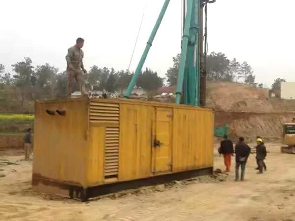 龙城如何判断水冷式机油散热器密封件是否需要更换？